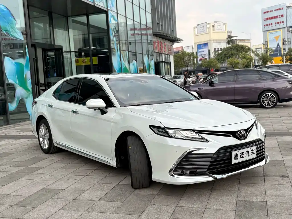 Toyota Camry — фото 6