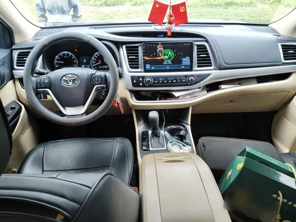 Toyota Highlander — фото 10