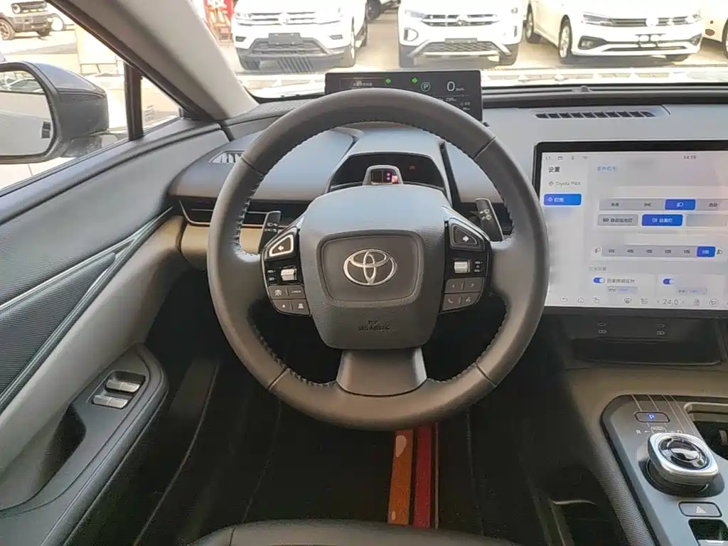 Toyota bZ5 — фото 10