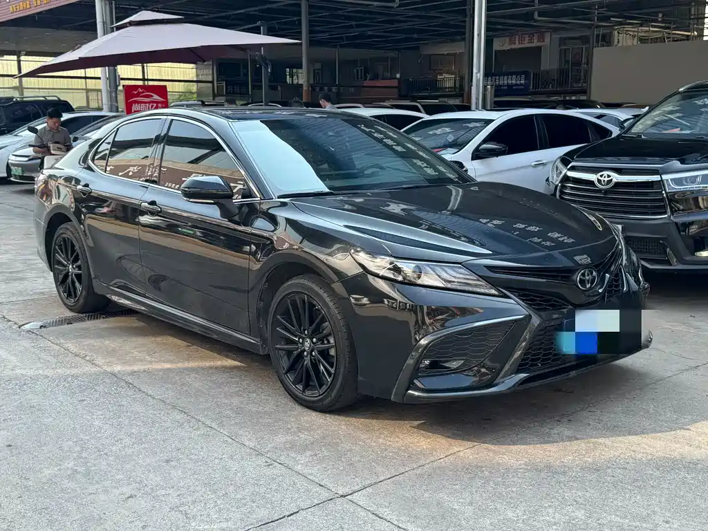 Toyota Camry — фото 3