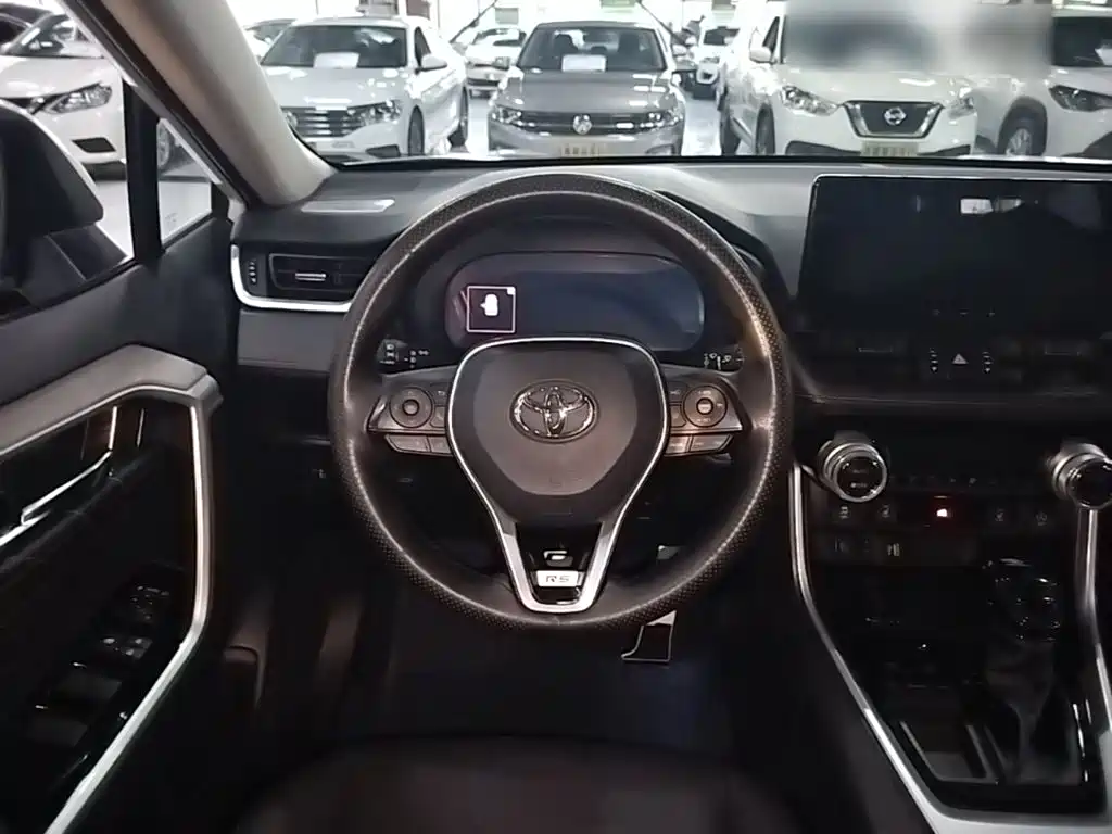 Toyota RAV4 — фото 10