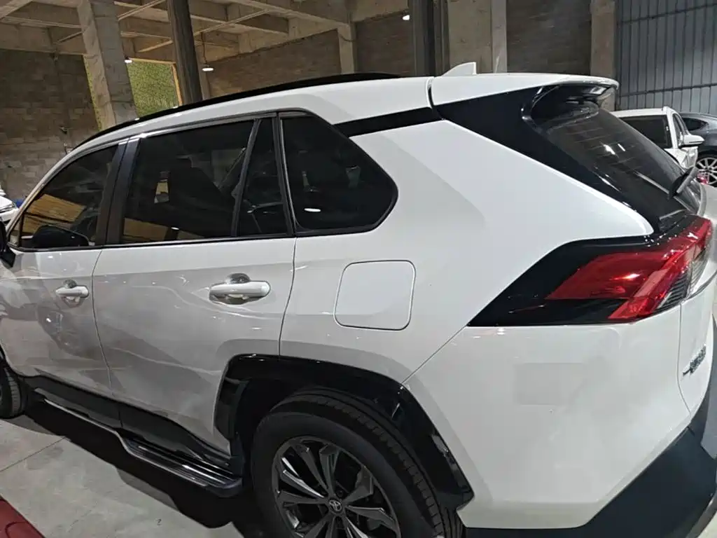 Toyota RAV4 — фото 25