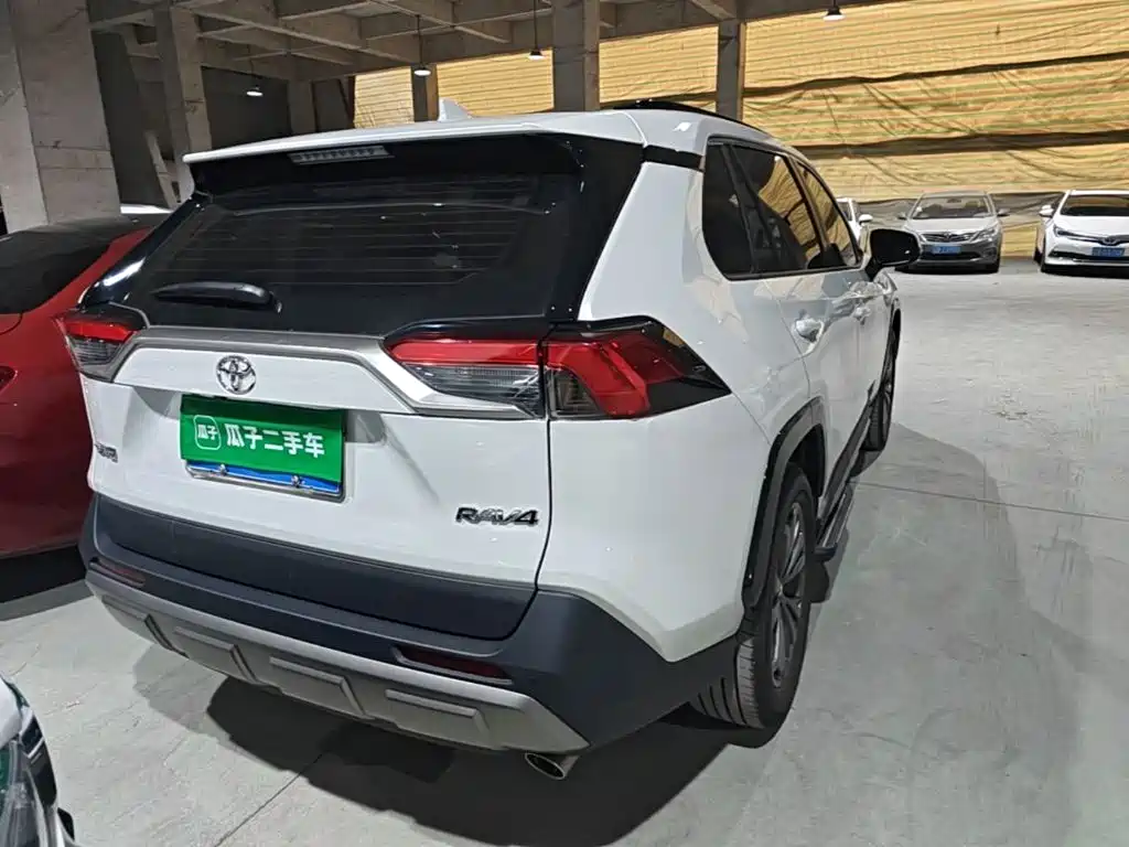 Toyota RAV4 — фото 4