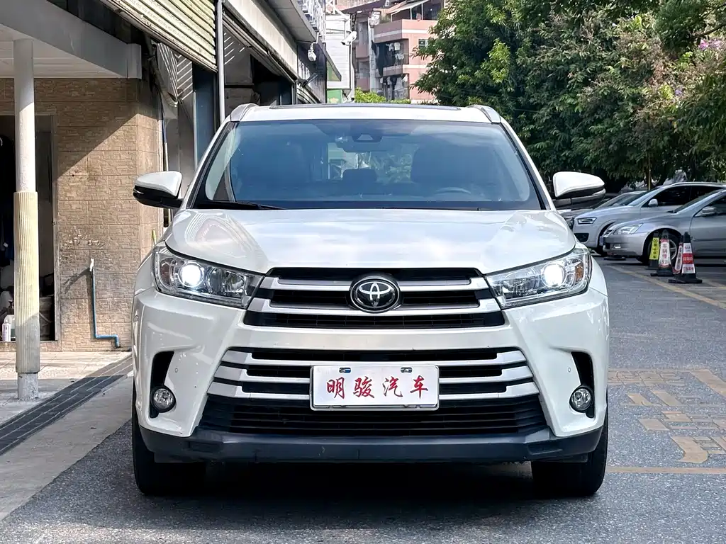 Toyota Highlander — фото 2