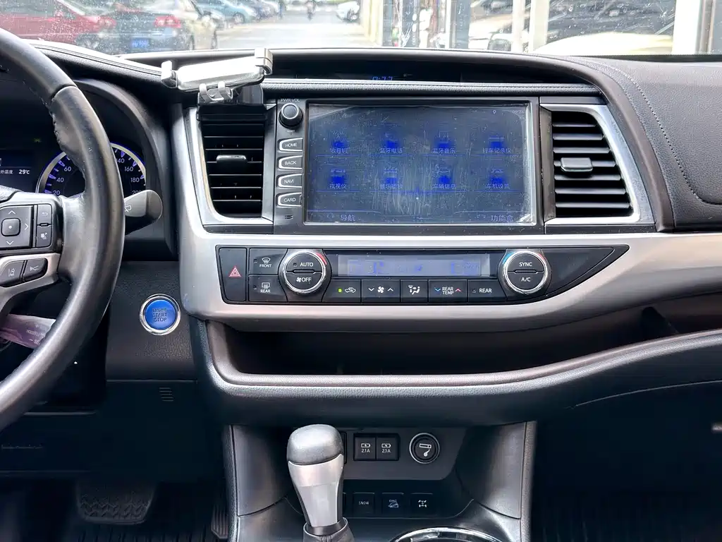 Toyota Highlander — фото 13