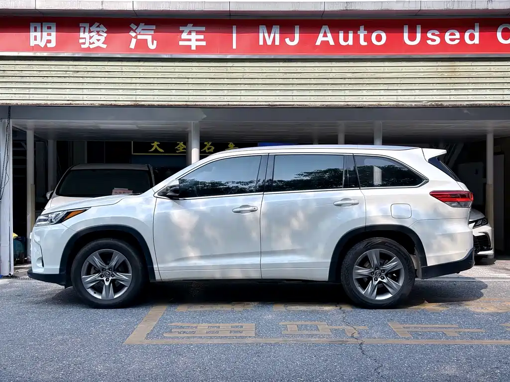Toyota Highlander — фото 3
