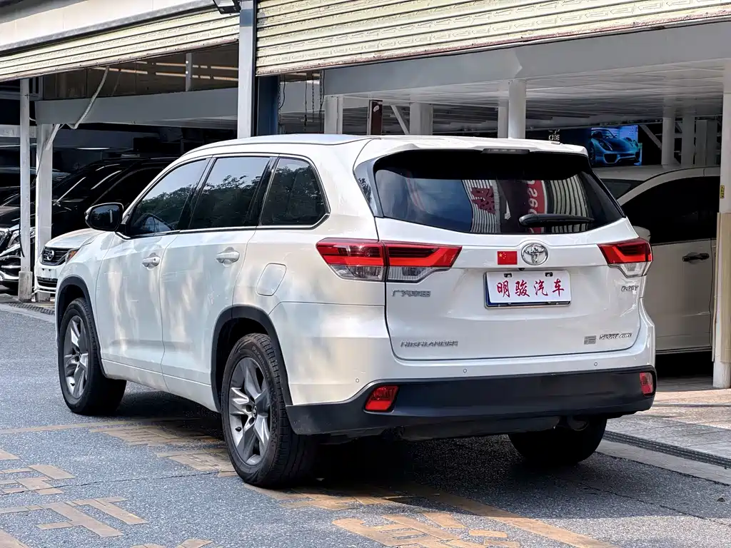 Toyota Highlander — фото 4