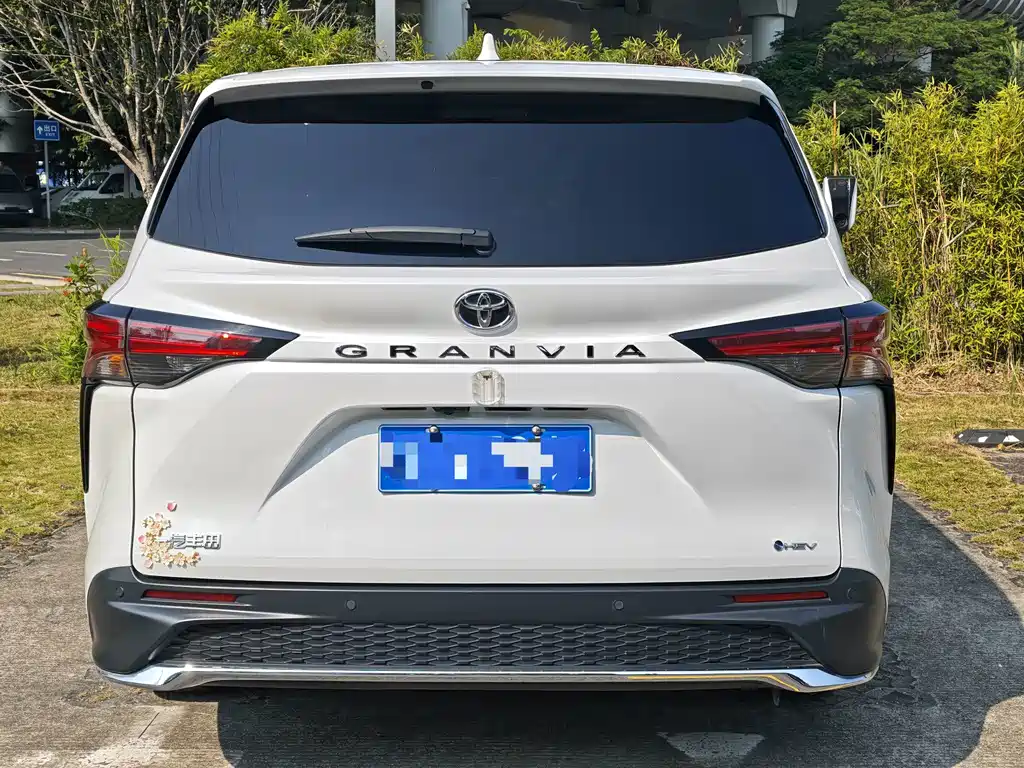 Toyota Granvia — фото 4