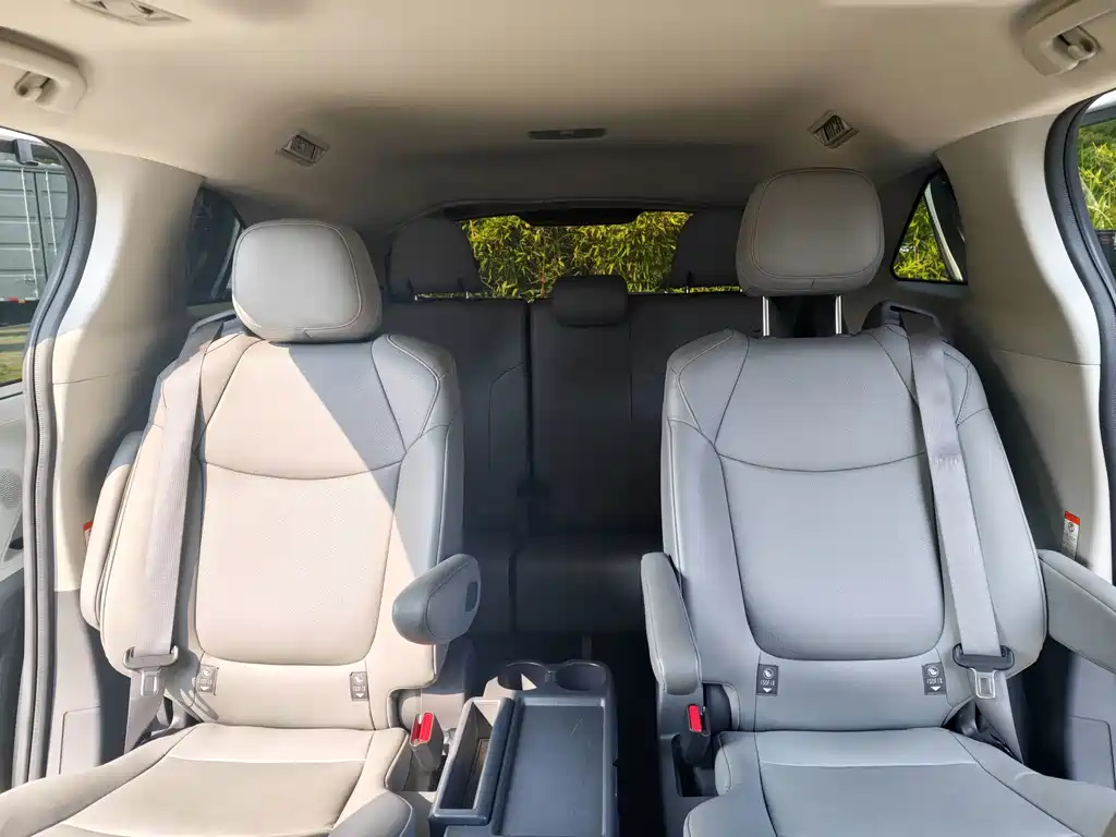 Toyota Granvia — фото 9
