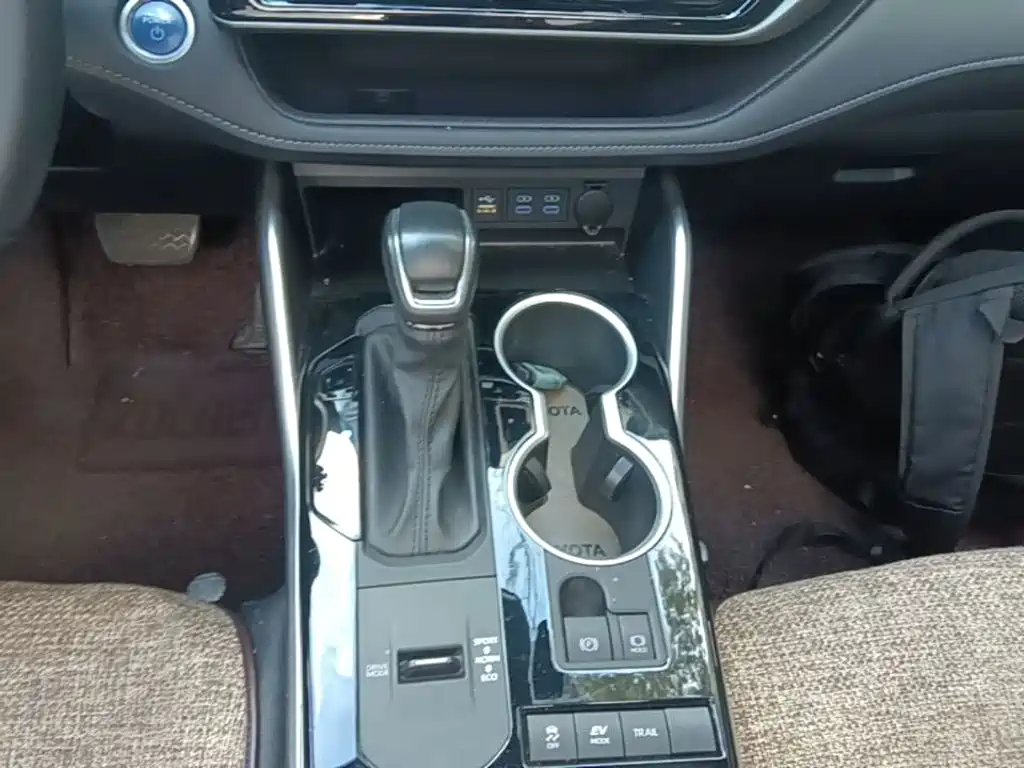 Toyota Highlander — фото 13