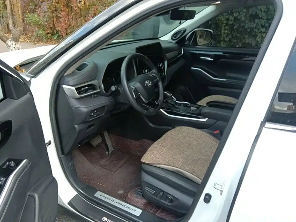 Toyota Highlander — фото 15