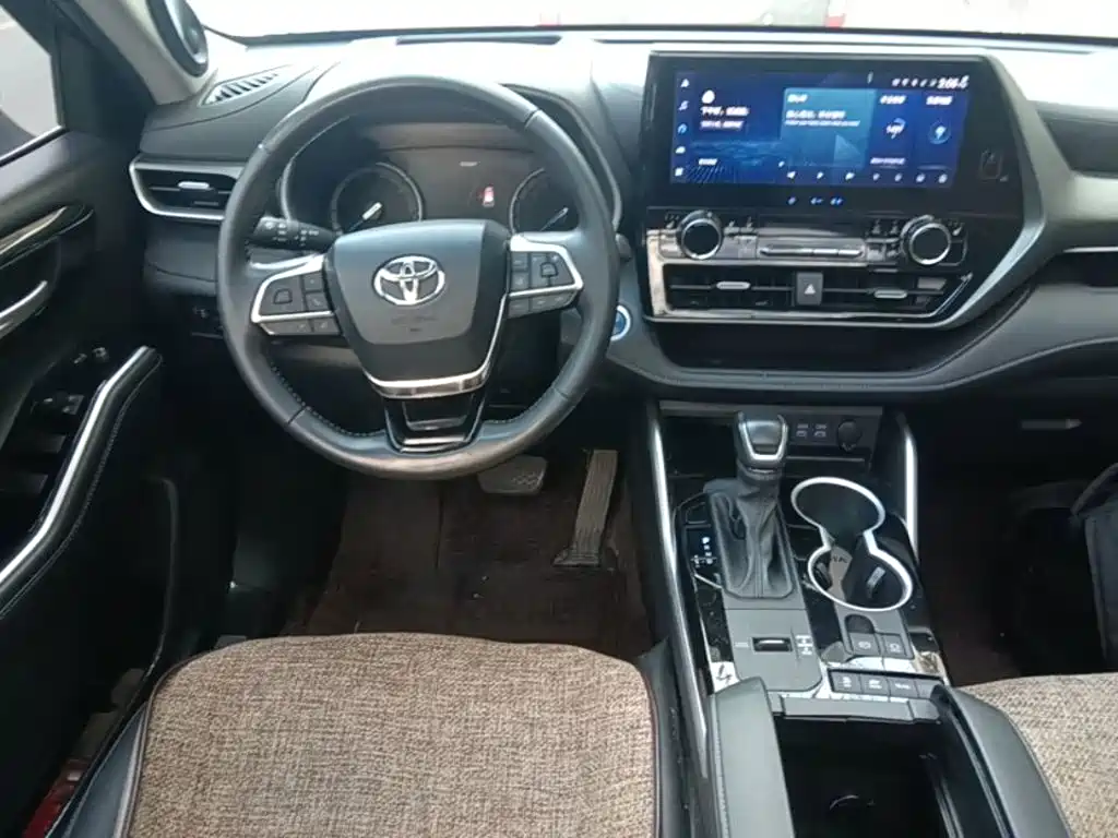 Toyota Highlander — фото 10
