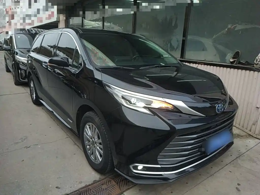 Toyota Sienna — фото 3
