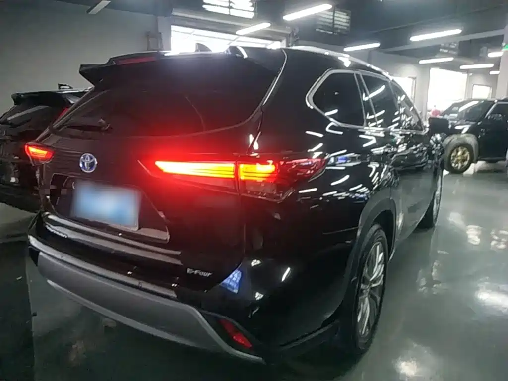 Toyota Highlander — фото 6