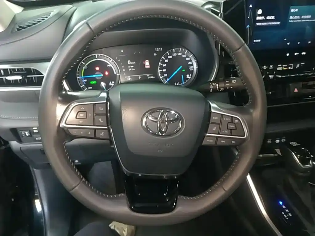 Toyota Highlander — фото 10