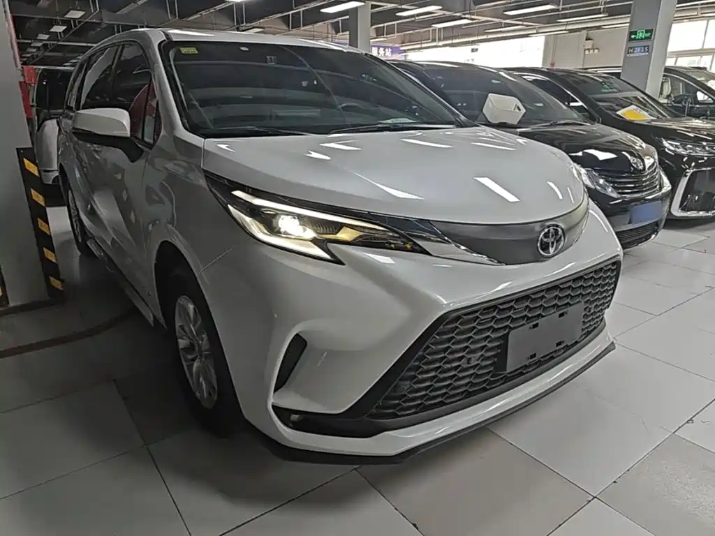 Toyota Granvia — фото 3