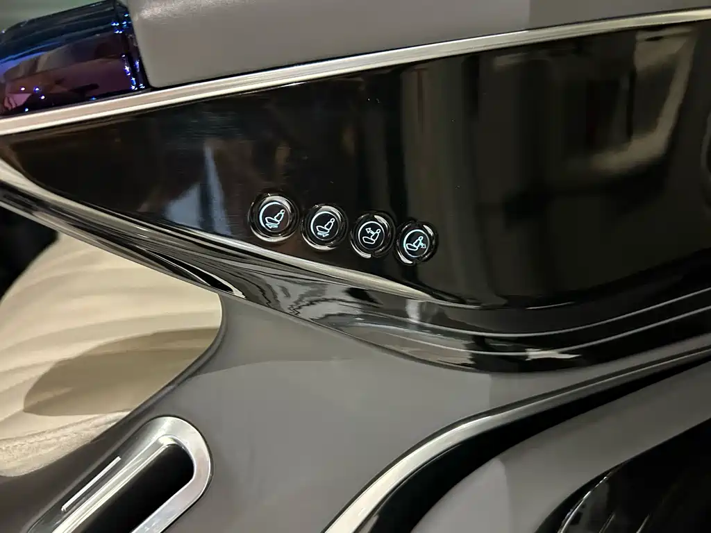 Toyota Granvia — фото 21