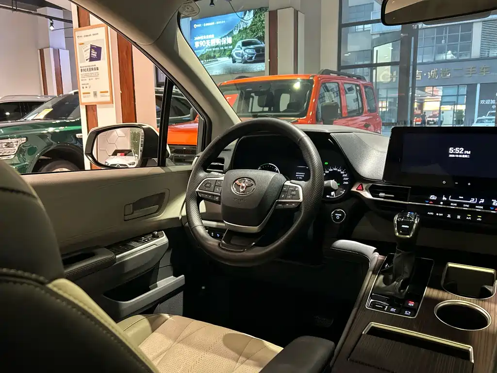Toyota Granvia — фото 25