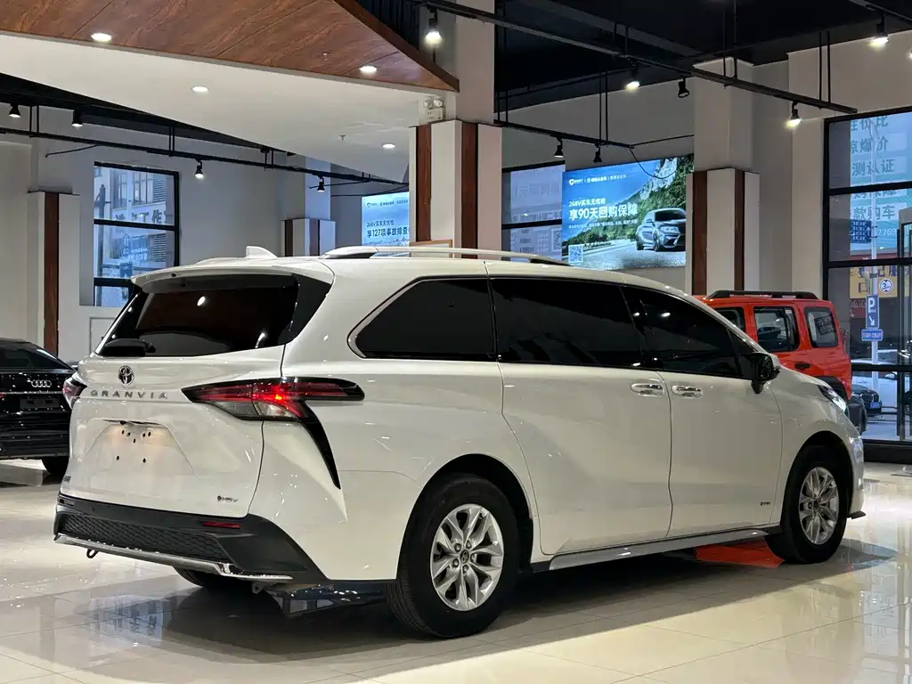 Toyota Granvia — фото 28