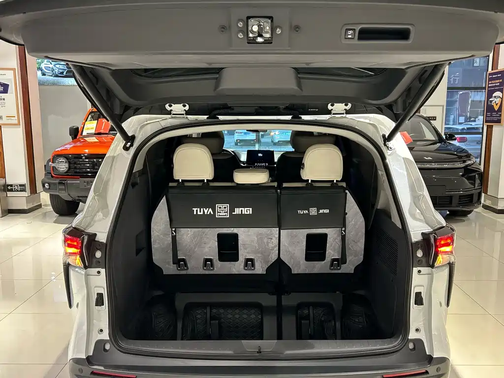 Toyota Granvia — фото 31