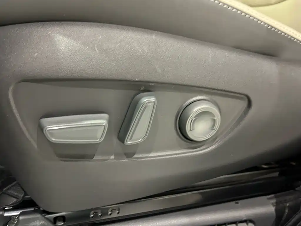 Toyota Granvia — фото 9