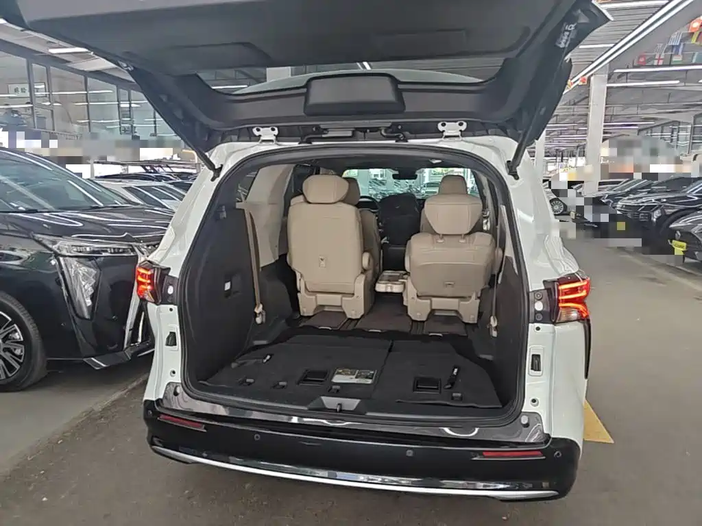 Toyota Sienna — фото 18