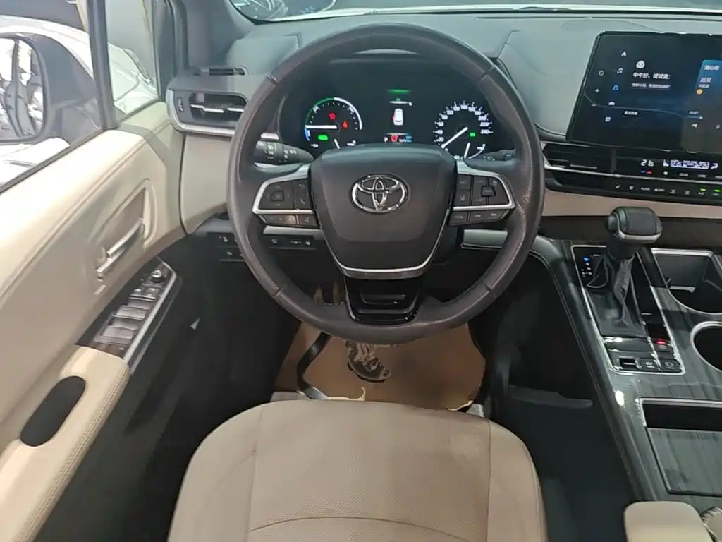 Toyota Sienna — фото 10