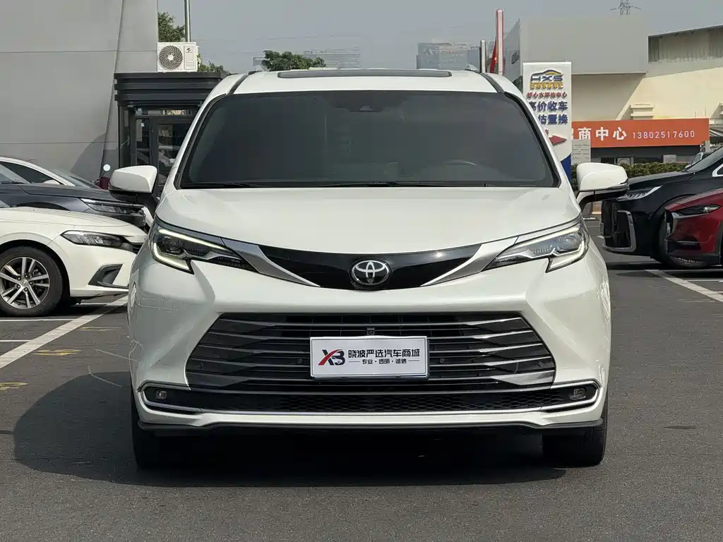 Toyota Sienna — фото 3