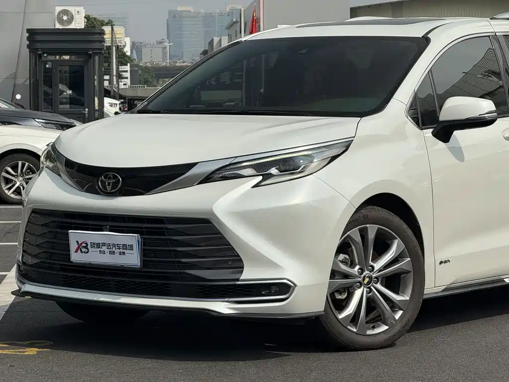 Toyota Sienna — фото 5