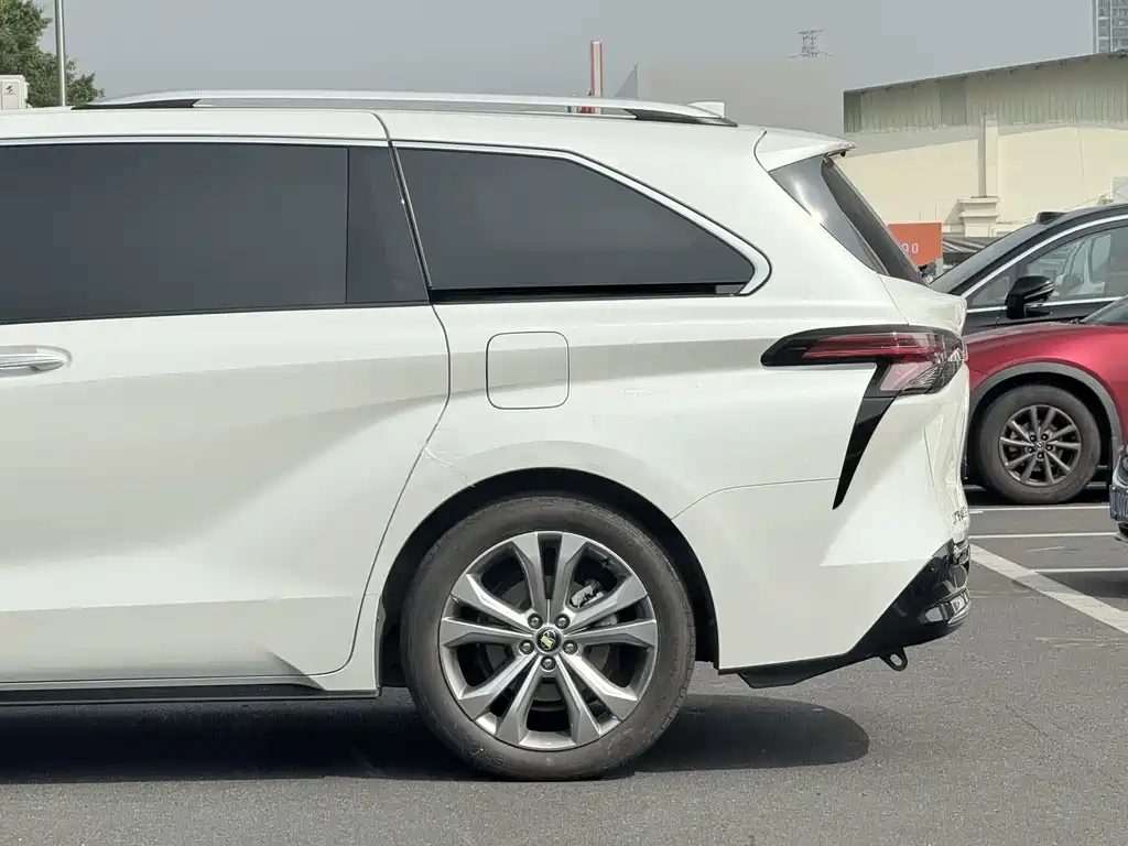 Toyota Sienna — фото 7