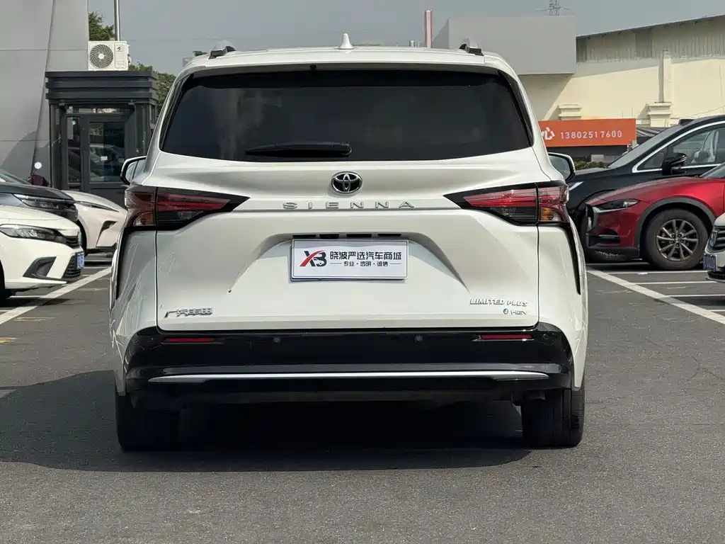 Toyota Sienna — фото 8