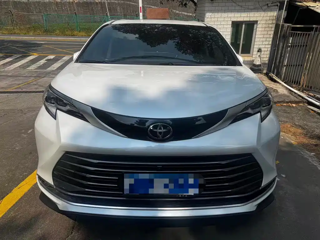 Toyota Sienna — фото 2
