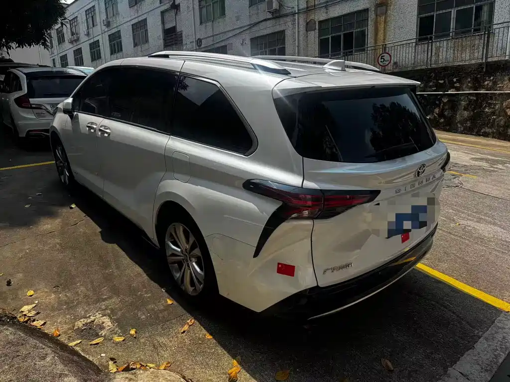 Toyota Sienna — фото 4