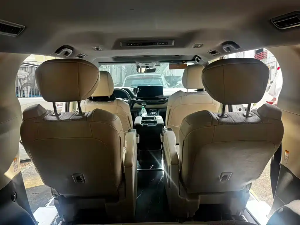 Toyota Sienna — фото 9