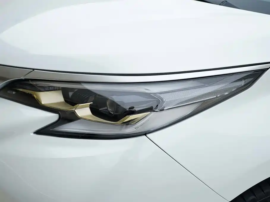 Toyota Granvia — фото 14