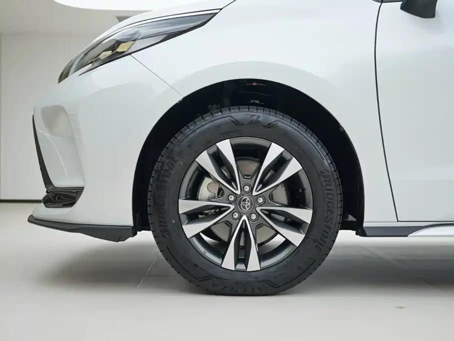 Toyota Granvia — фото 15