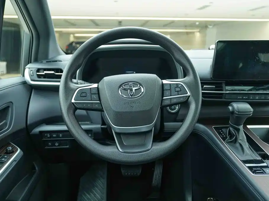 Toyota Granvia — фото 17