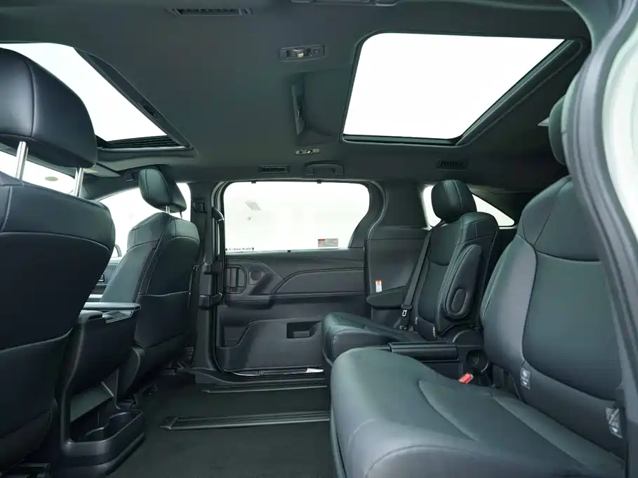 Toyota Granvia — фото 20