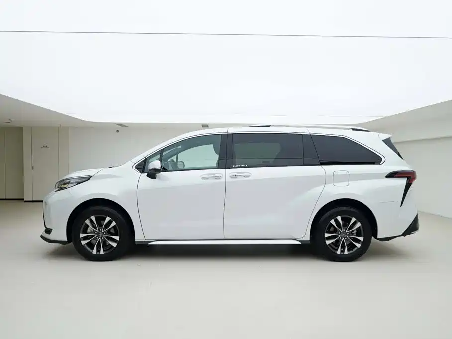Toyota Granvia — фото 3