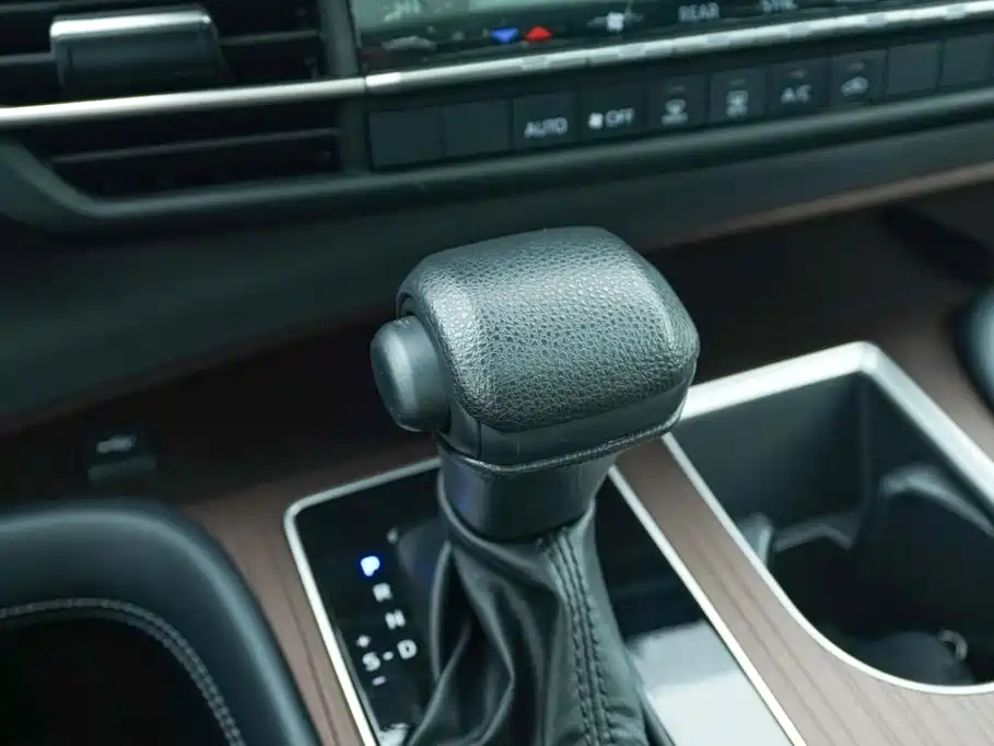 Toyota Granvia — фото 9