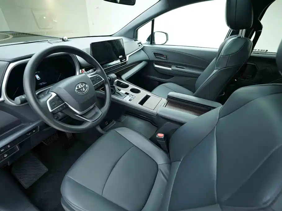 Toyota Granvia — фото 10