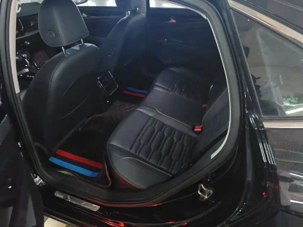 Volkswagen Passat — фото 13