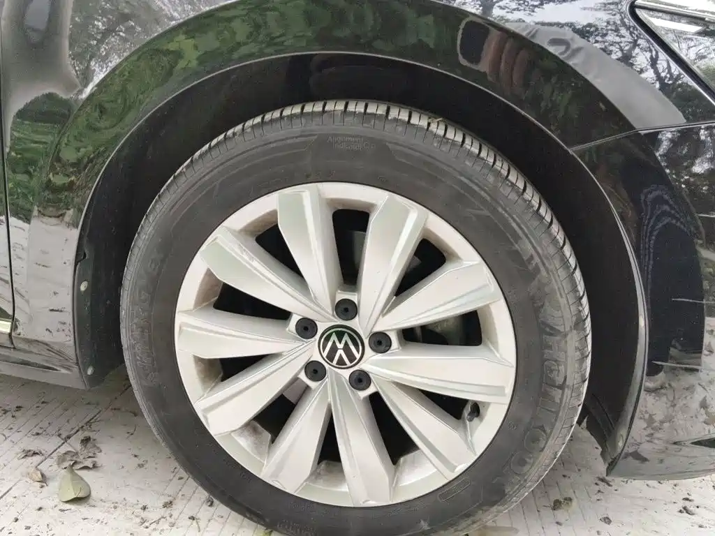 Volkswagen Passat — фото 24