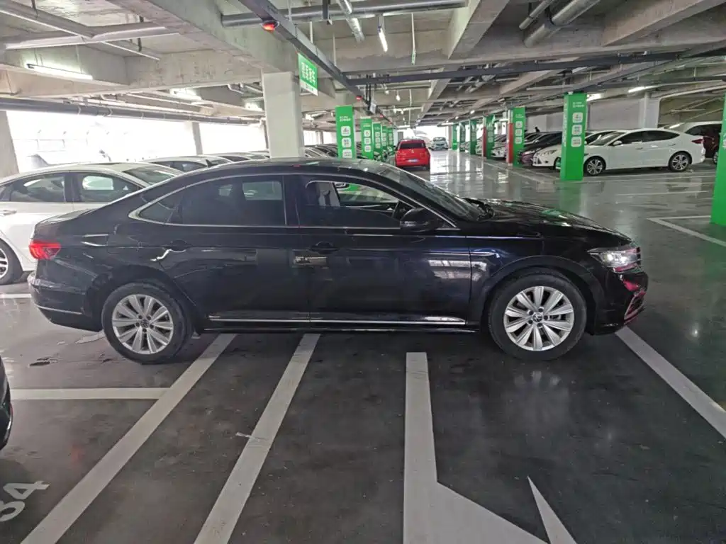 Volkswagen Passat — фото 26