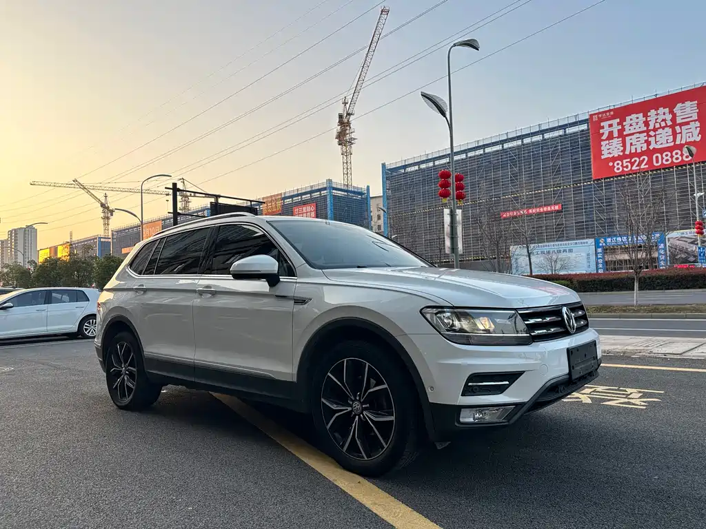 Volkswagen Tiguan L — фото 3