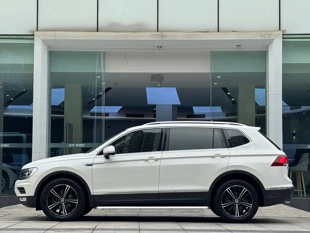Volkswagen Tiguan L — фото 2