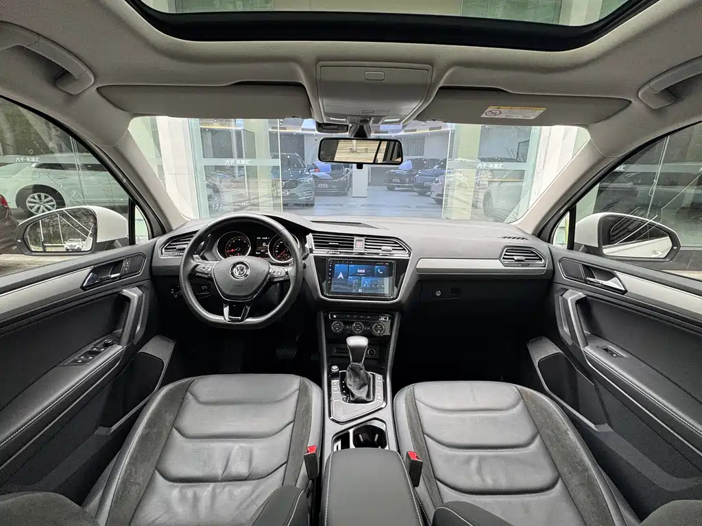 Volkswagen Tiguan L — фото 11