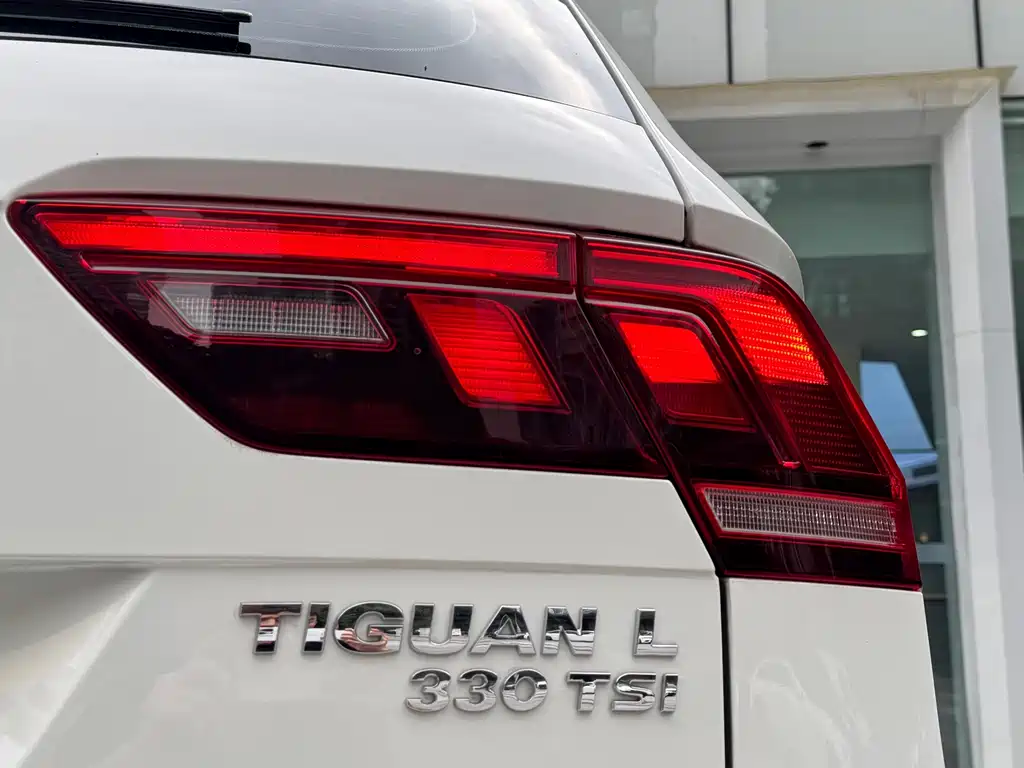 Volkswagen Tiguan L — фото 8