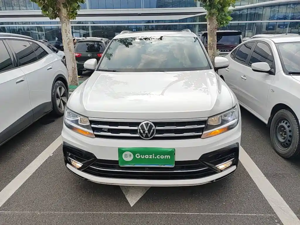 Volkswagen Tiguan L — фото 2