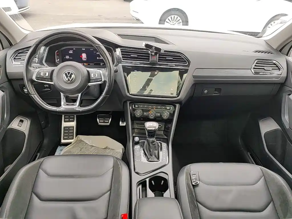 Volkswagen Tiguan L — фото 9